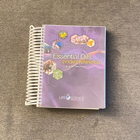 Essential Oils Pocket Reference - Picture 5 of 6